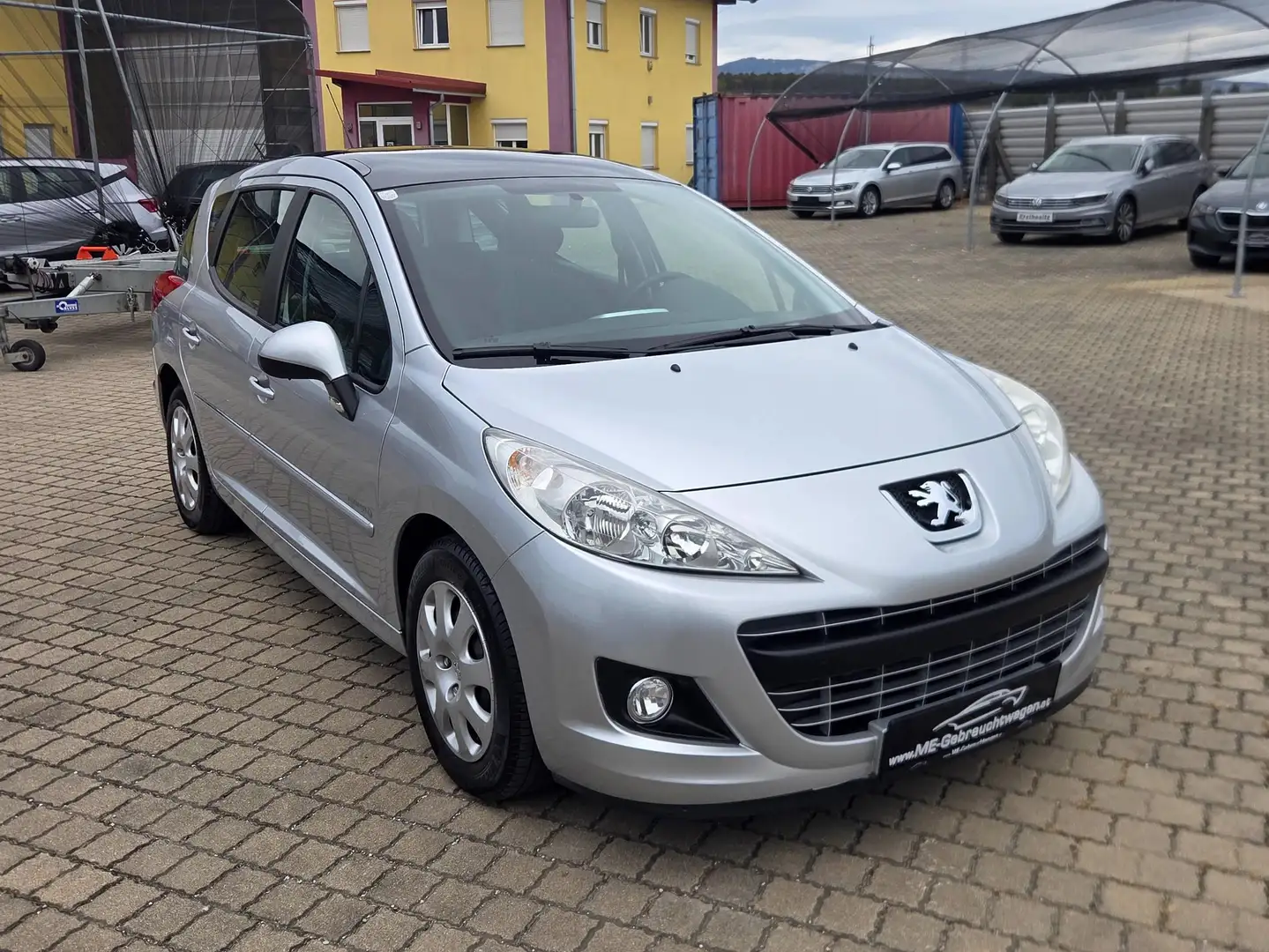 Peugeot 207 Tendance* PANORAMADACH/PDC/KLIMA/!!ERST- 49000KM!!* Grau - 2