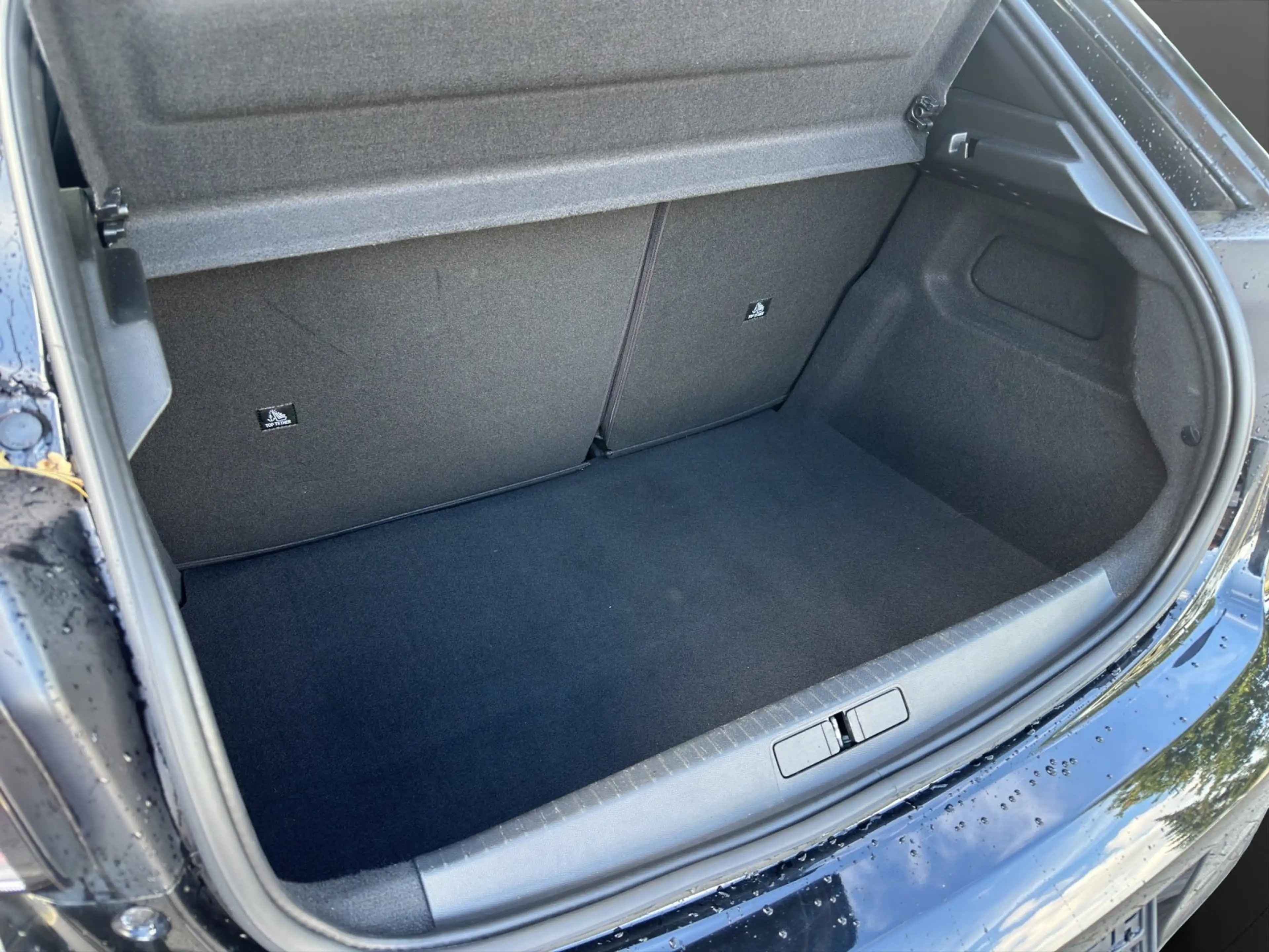 Peugeot e-208 GT 136 NAVI CARPLAY KAMERA SHZ KLIMA — photo 11