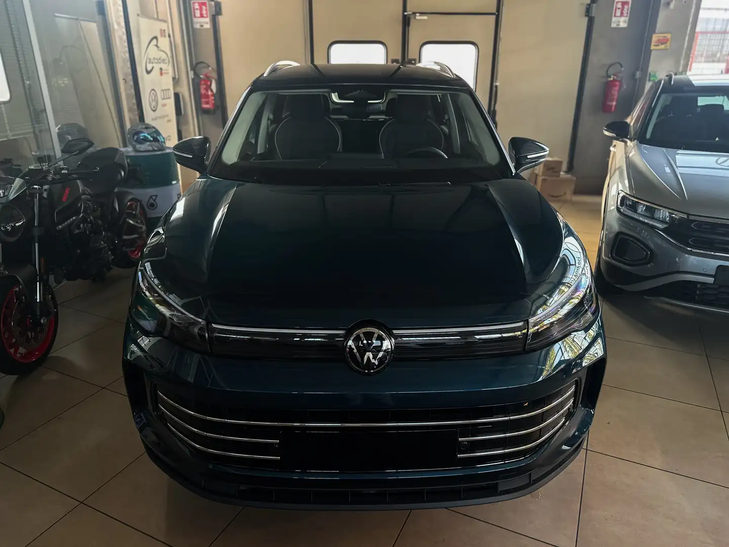 Volkswagen Tiguan 1.5 etsi Elegance 150cv dsg PREZZO SCONTATO Blu/Azzurro - 2