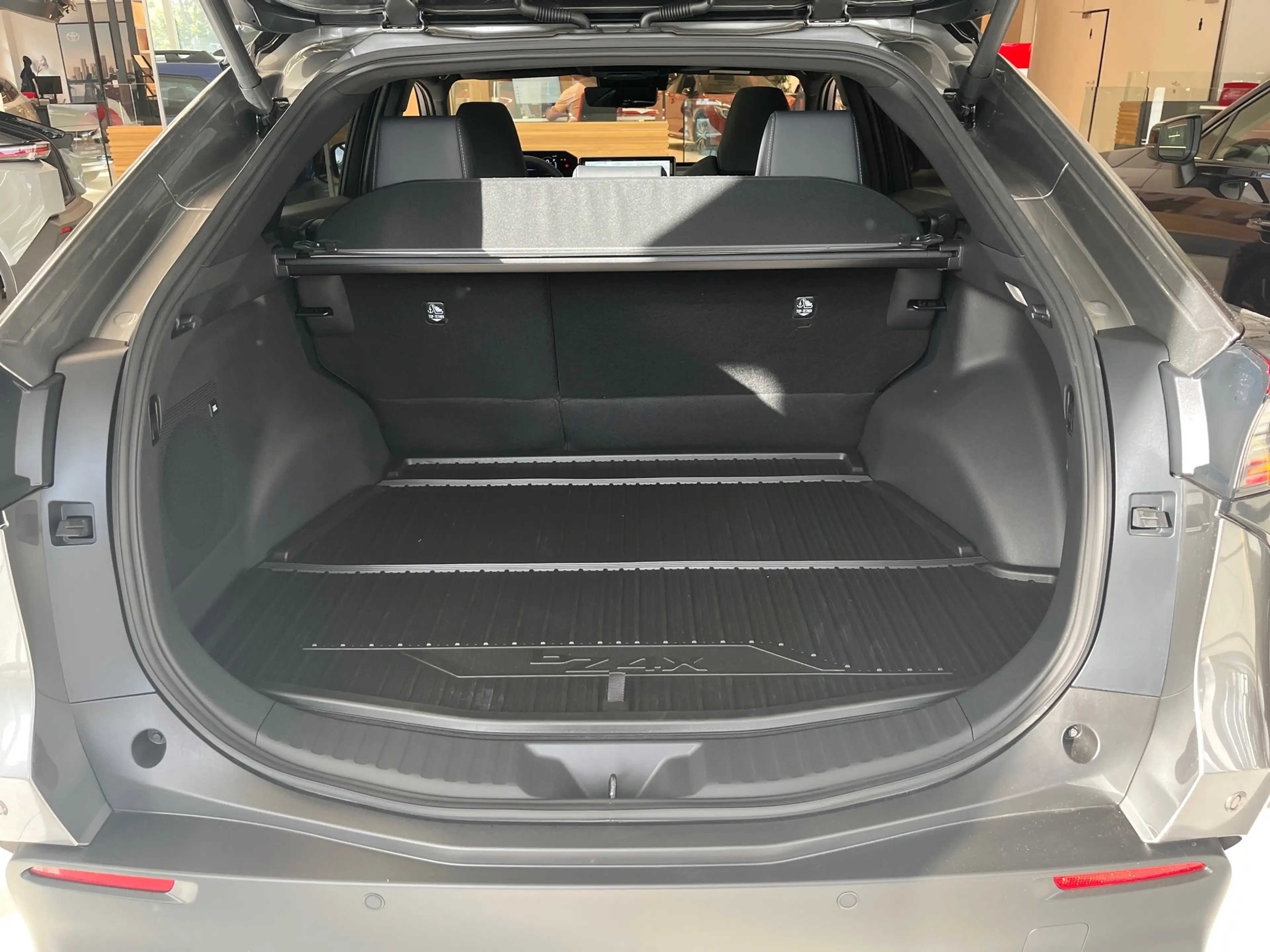 Toyota bZ4X bZ4X Lounge Allradantrieb — photo 12