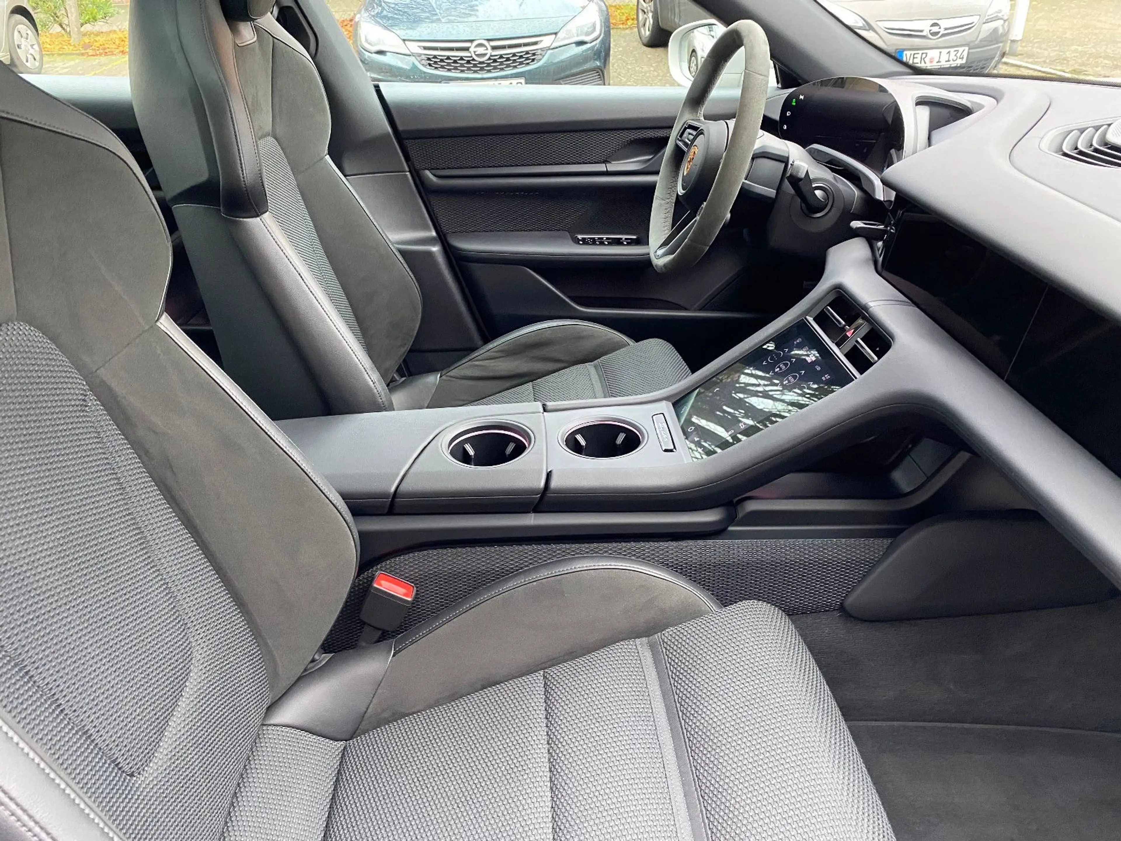 Porsche Taycan 4 S PERFORMANCE-BATT.-PLUS/UVP:149T€/21" — photo 14