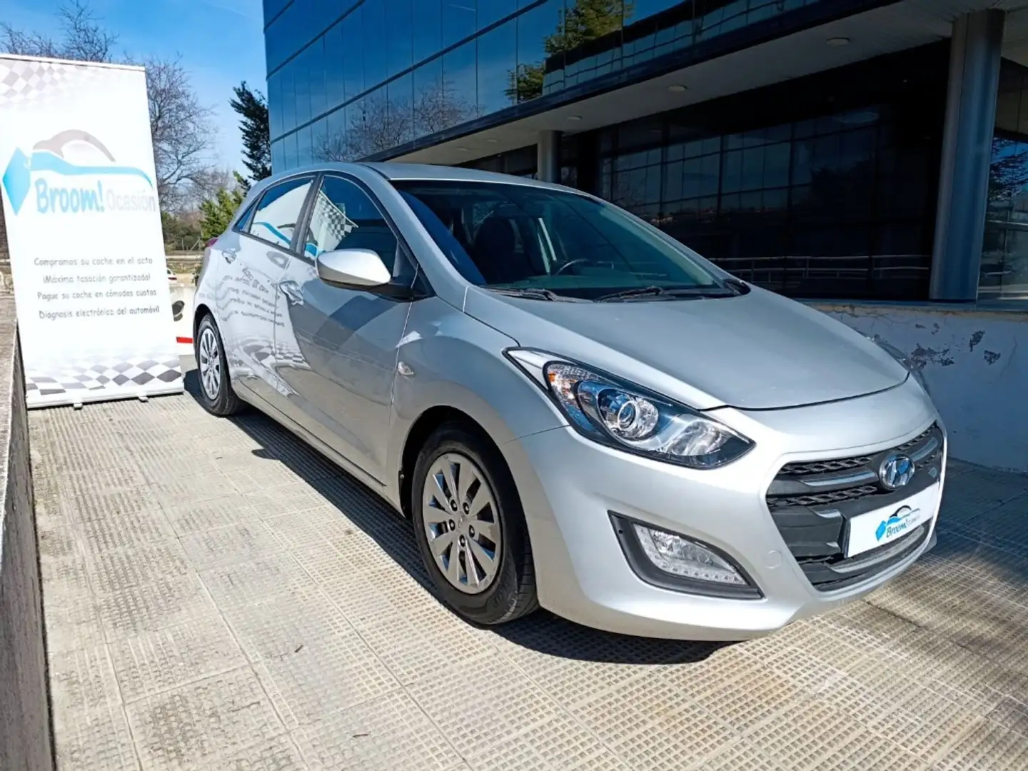 Hyundai i30 1.4 MPI BD Klass 100 Silber - 2