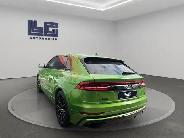 Audi Q8 view 8
