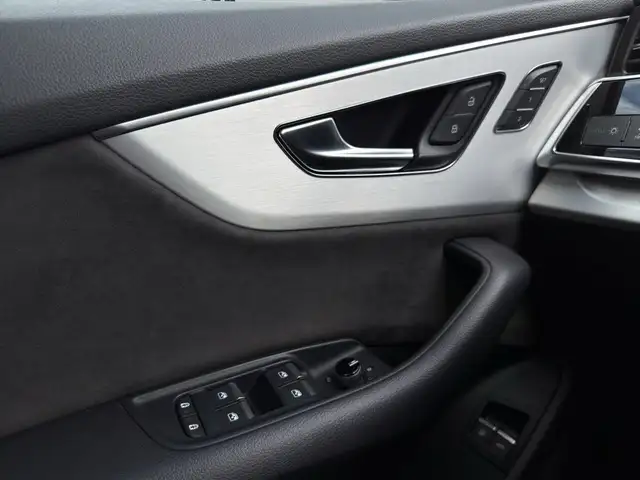 Audi Q8 view 13