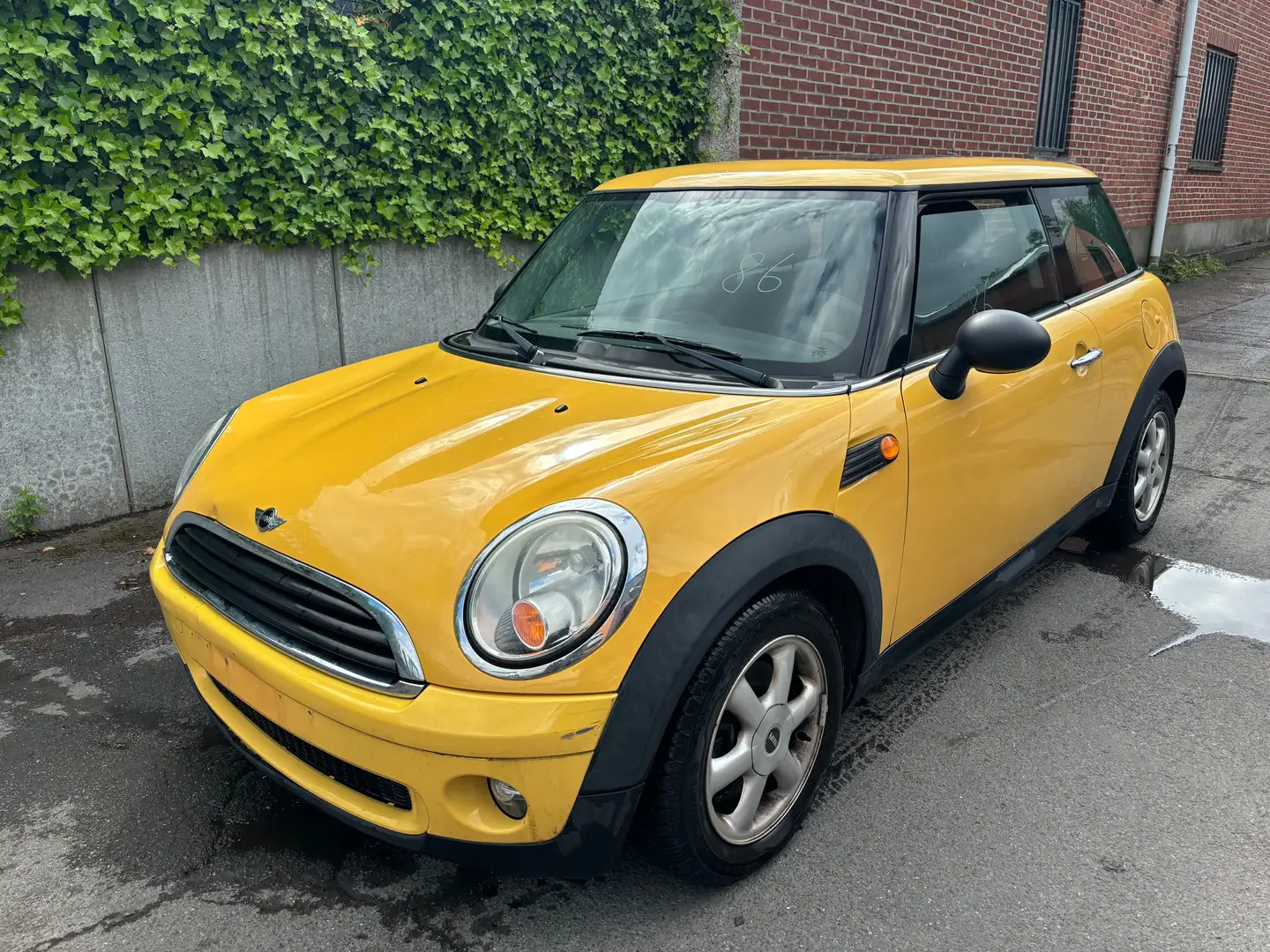 MINI One 1.4i Marchand ou export!!! Geel - 2