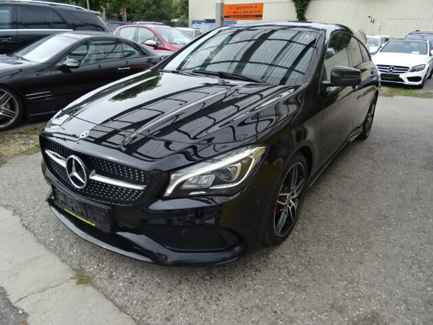 Mercedes-Benz CLA 200 d Shooting Brake Schwarz - 1