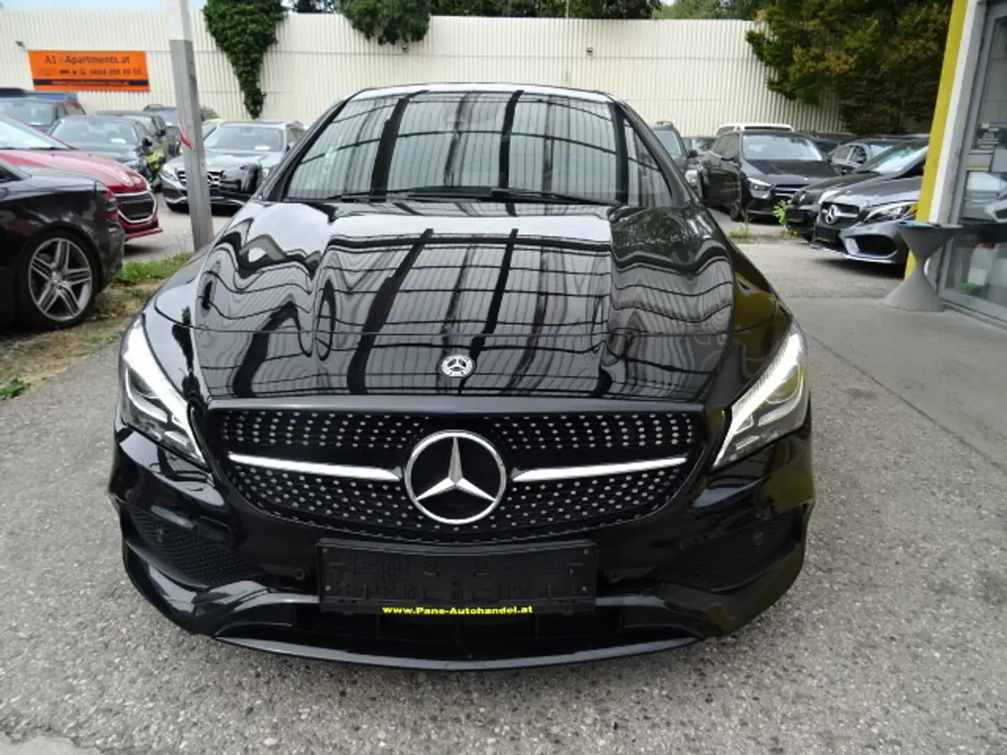 Mercedes-Benz CLA 200 d Shooting Brake Schwarz - 2