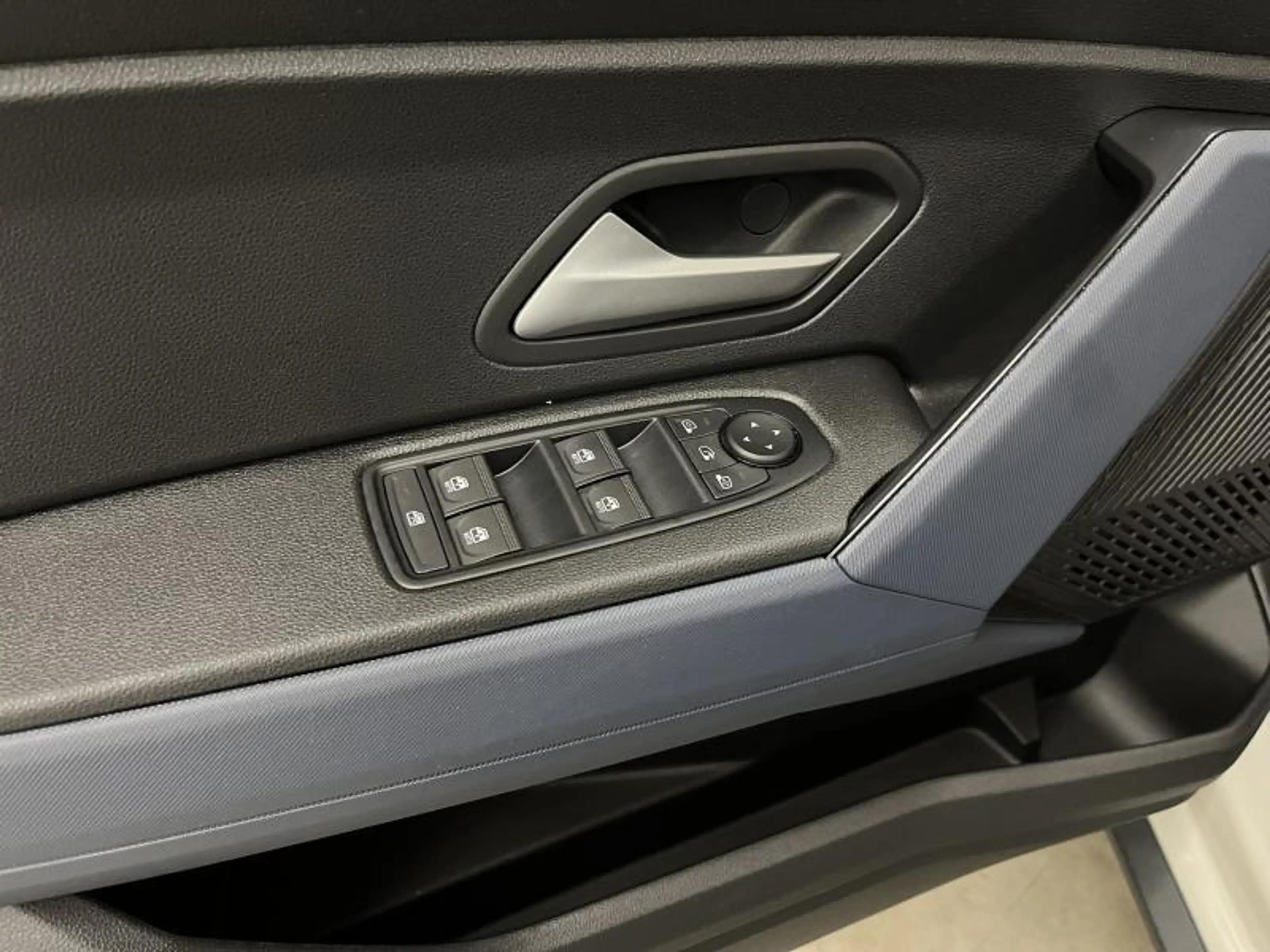 Dacia Duster 1.6Hybrid 140cv JOURNEY Navi/Carplay/Cam360 — photo 12