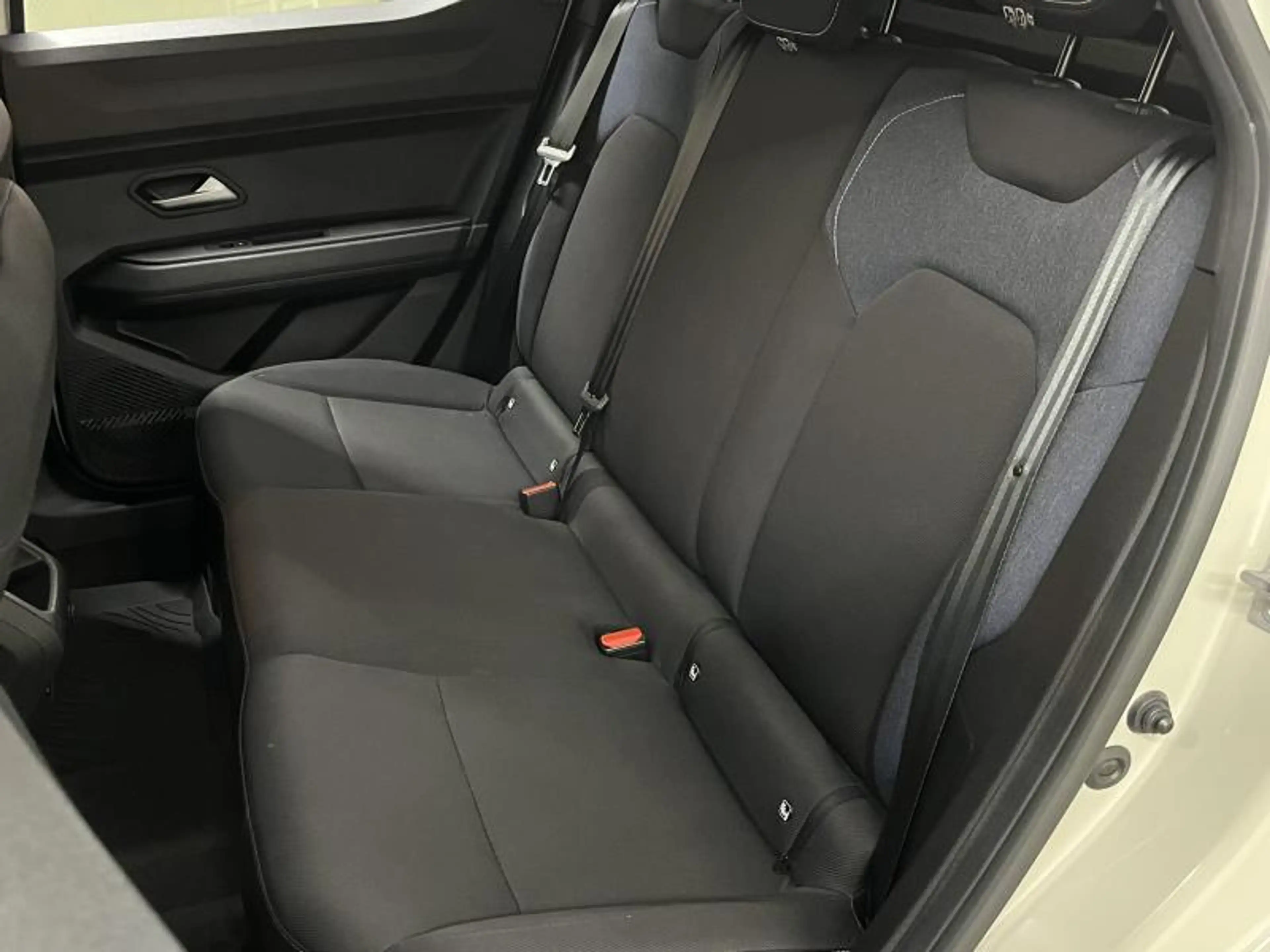 Dacia Duster 1.6Hybrid 140cv JOURNEY Navi/Carplay/Cam360 — photo 9