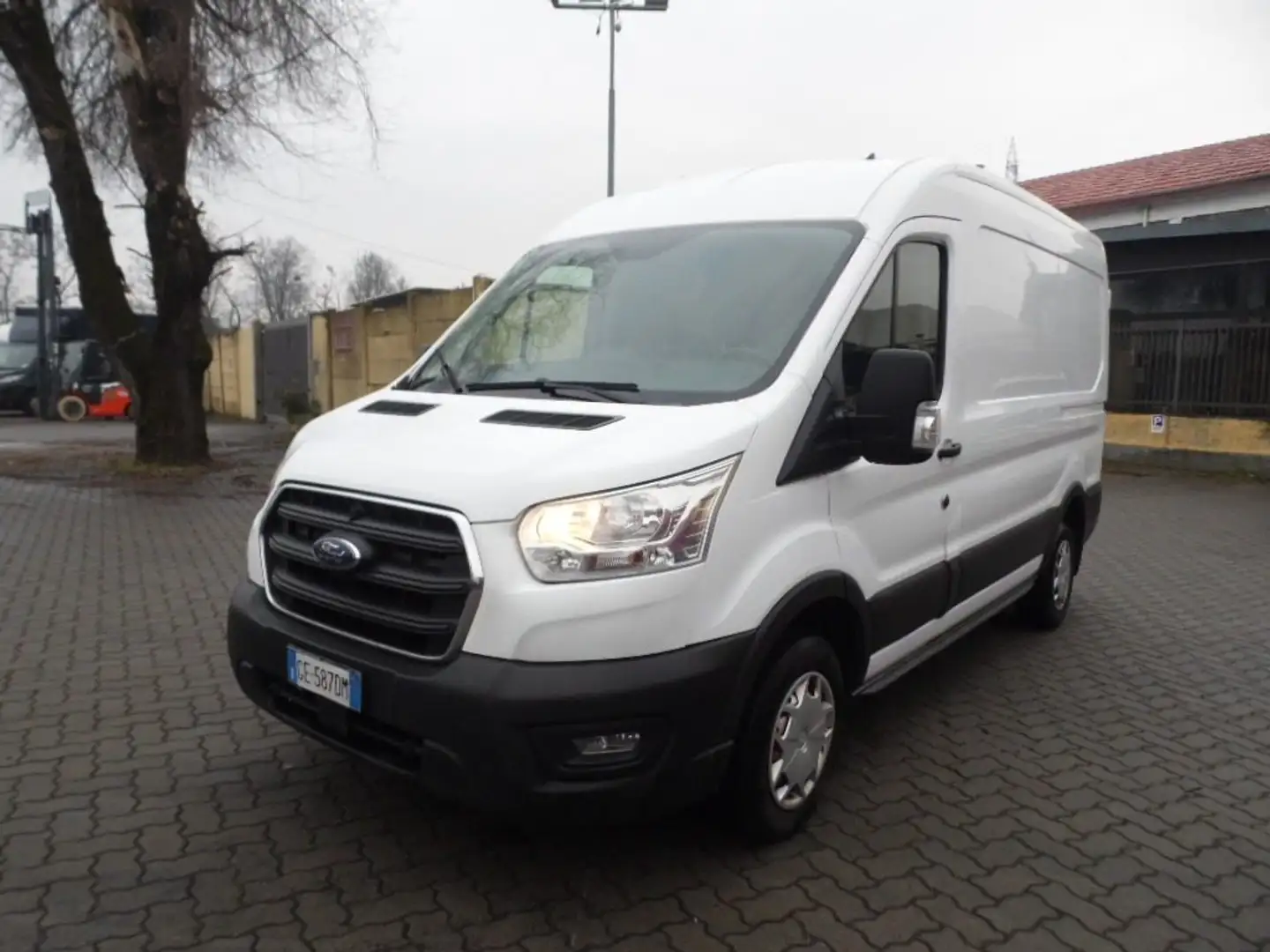 Ford Transit 310 2.0TDCi EcoBlue 130CV PM-TM Furgone Trend Weiß - 1