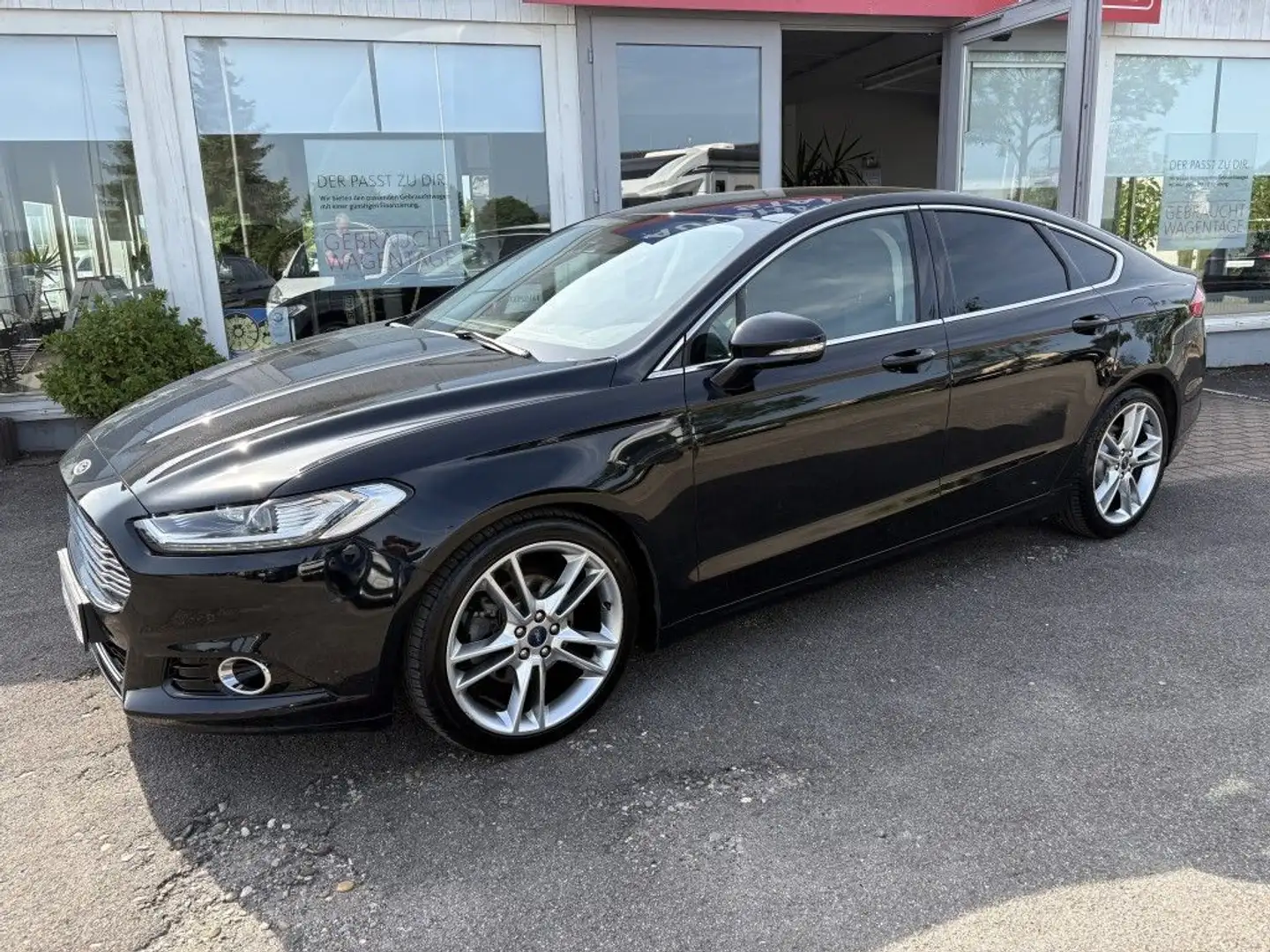 Ford Mondeo 2.0 EcoBoost Start-Stopp Autom. Titanium Schwarz - 2