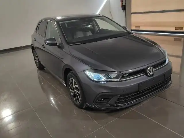 Volkswagen Polo view 3