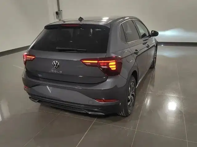 Volkswagen Polo view 4