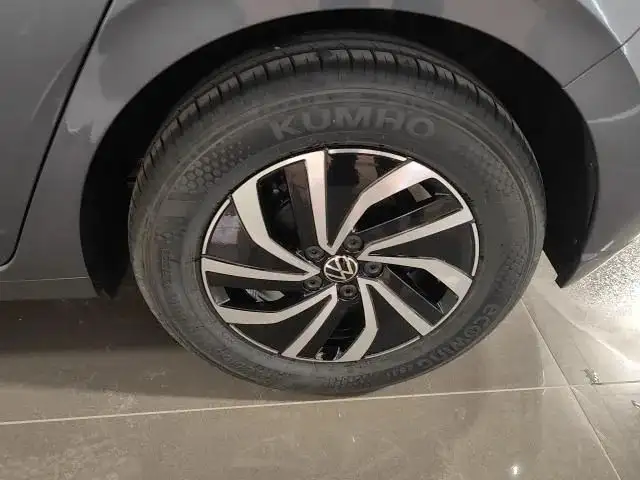 Volkswagen Polo view 7