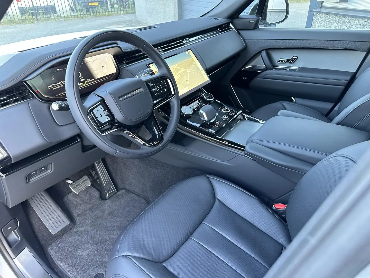 Land Rover Range Rover Sport P440e Dynamic HSE Pano | 23" | Stoelklima | Massag Wit - 2