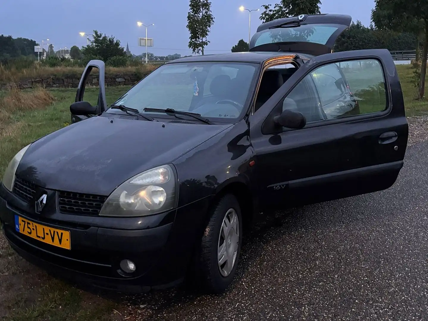 Renault Clio Clio 1.2-16V Expression Чорний - 1