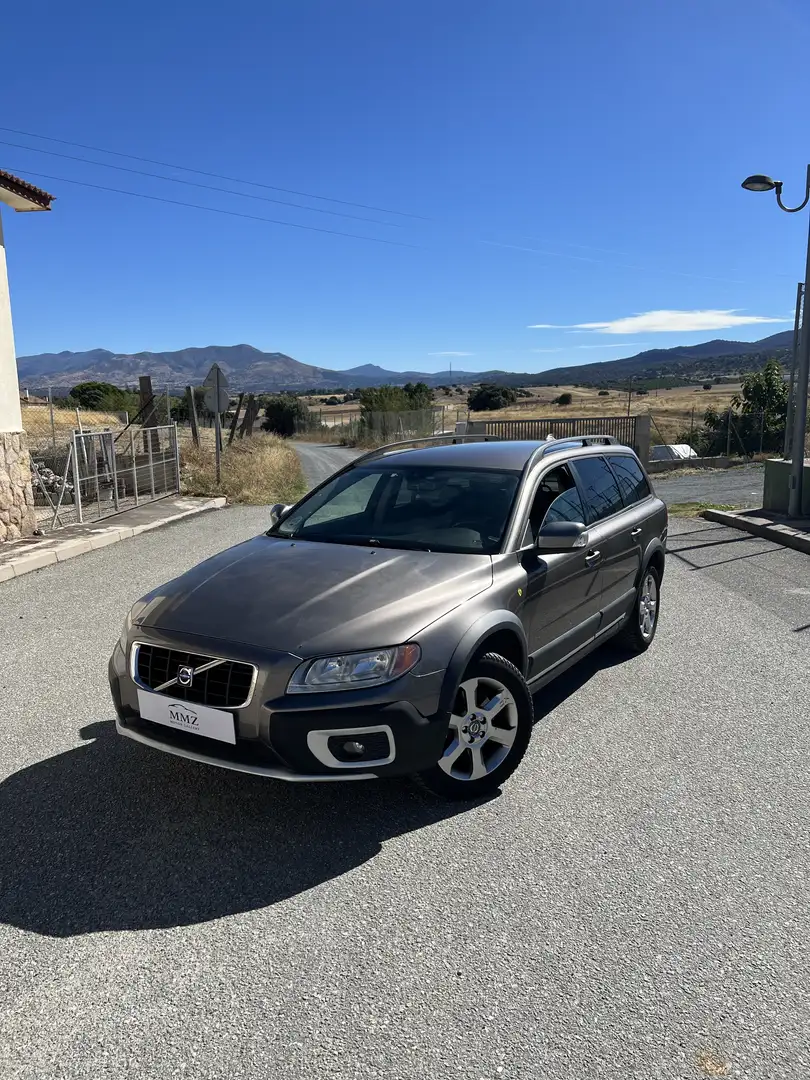 Volvo XC70 D5 Summum Geartronic - 1