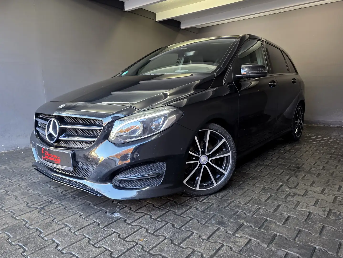 Mercedes-Benz B 220 4Matic, AUTOMATIK, R-KAMERA, LED SCHEINWERFER - 1