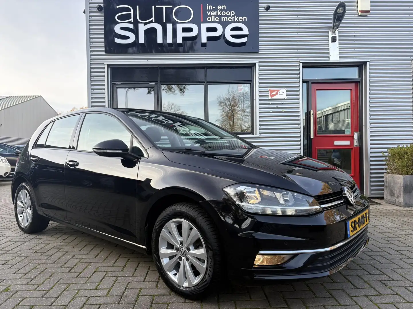Volkswagen Golf 1.0 TSI Comfortline -AUTOMAAT-5DRS.-CLIMA-APPLE CA Schwarz - 2