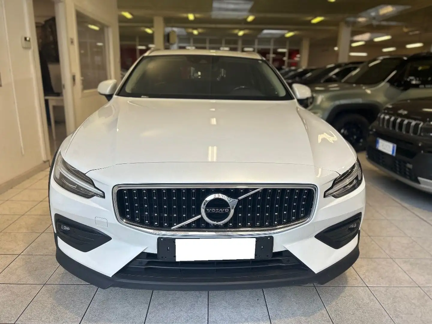 Volvo V60 Cross Country D4 AWD Geartronic Business Plus Bianco - 2