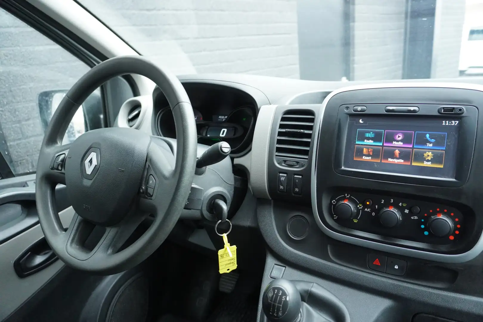 Renault Trafic 1.6 dCi 125PK EURO 6 - Airco - Navi - Cruise - € 9 Zwart - 2