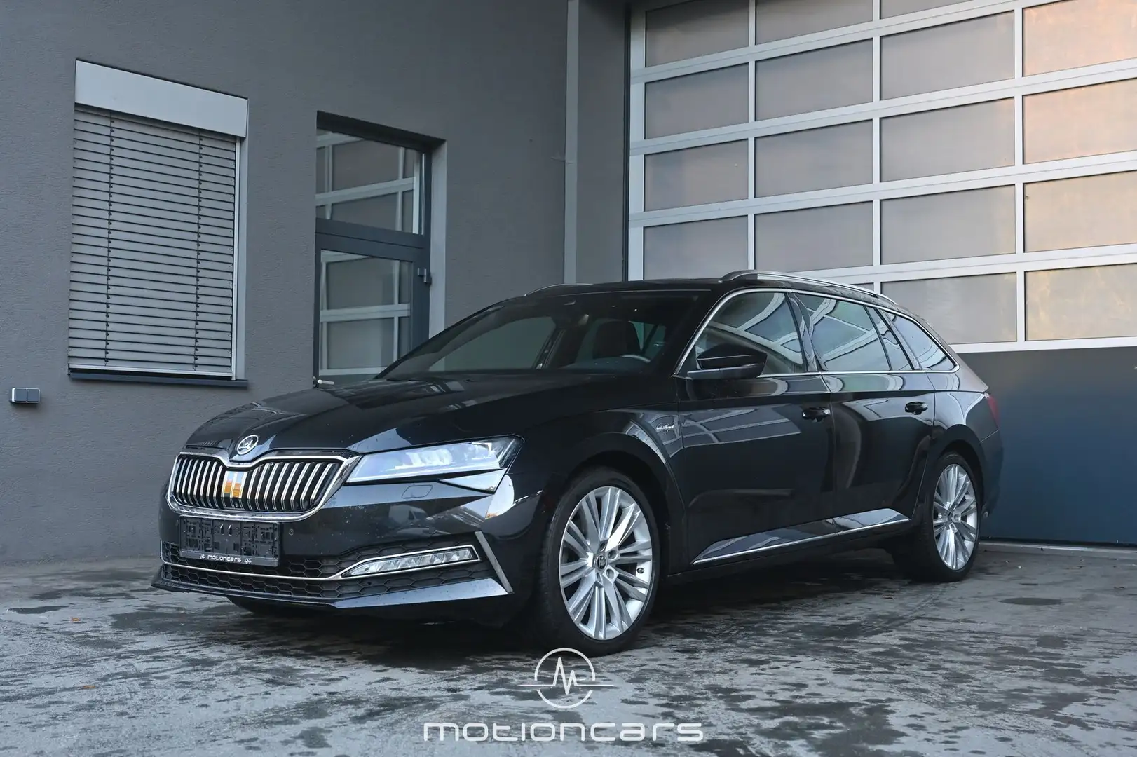 Skoda Superb L&K Kombi 2,0 TDI DSG Schwarz - 1