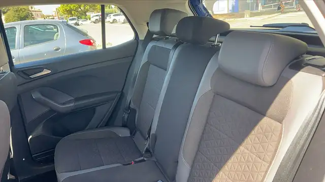 Volkswagen T-Cross view 9