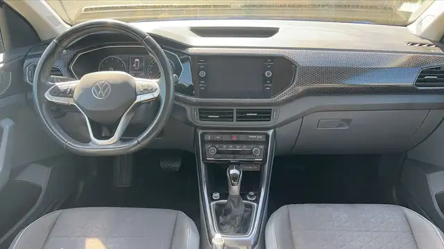 Volkswagen T-Cross view 11