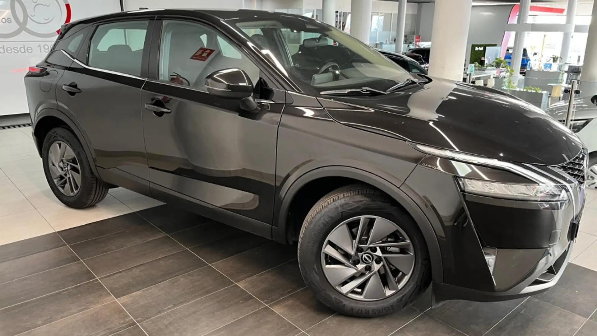 Nissan Qashqai 1.3 DIG-T mHEV 12V Acenta 4x2 103kW Schwarz - 2