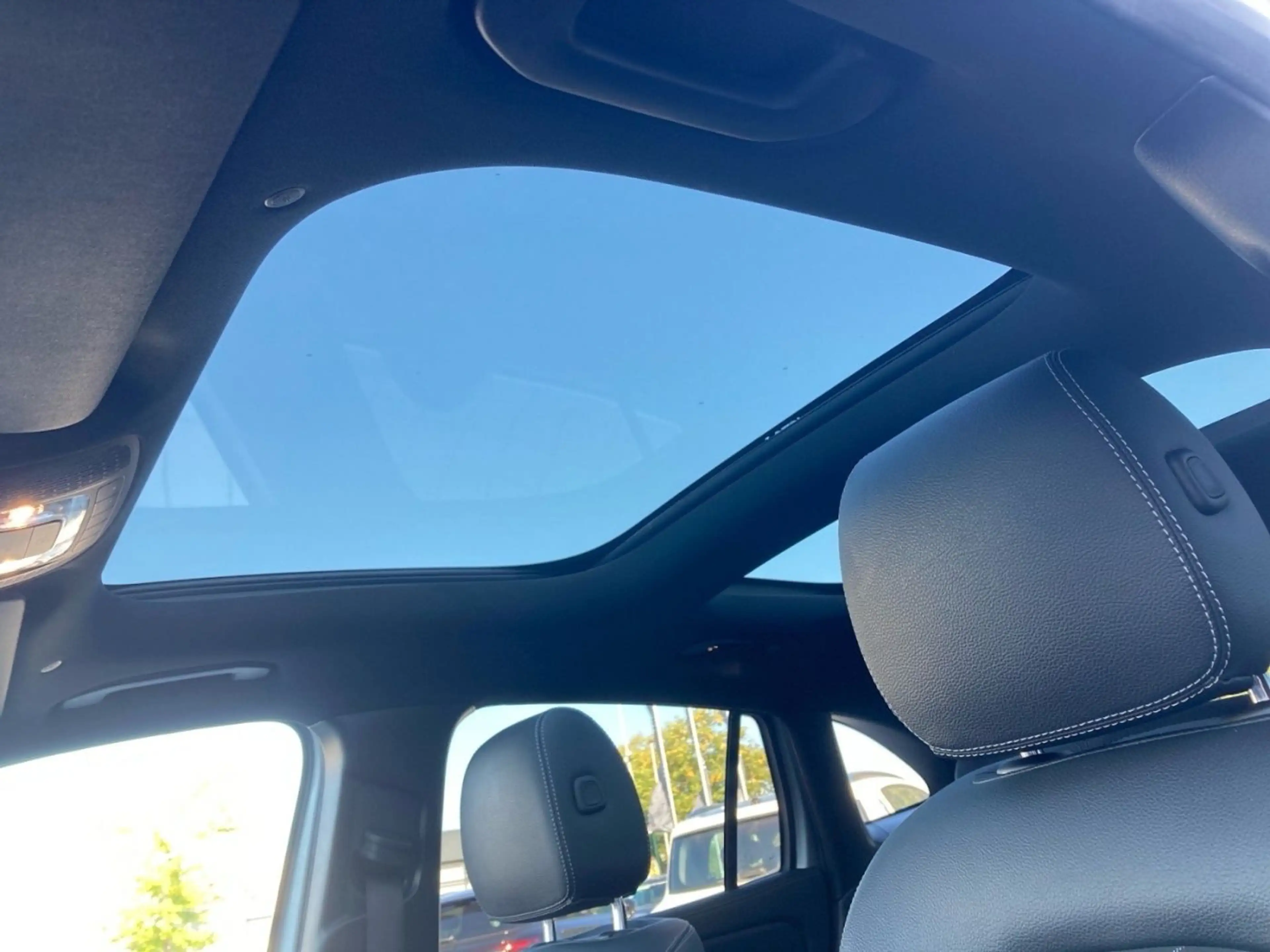Mercedes-Benz GLA 200 d Progressive RKam Klima Shz Ambi — photo 11