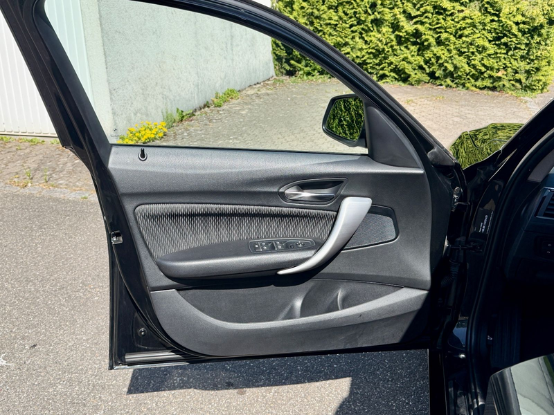 BMW 120 i Advantage TÜV NEU/LED SCH./NAVI/SHZ/TEMP./ — photo 11