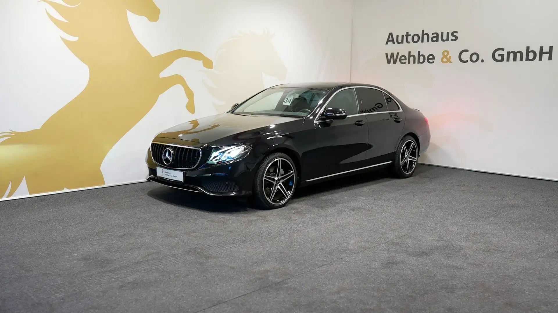 Mercedes-Benz E 200 CGI AMG 9G Side SHD Navi LED Kamera Černá - 1