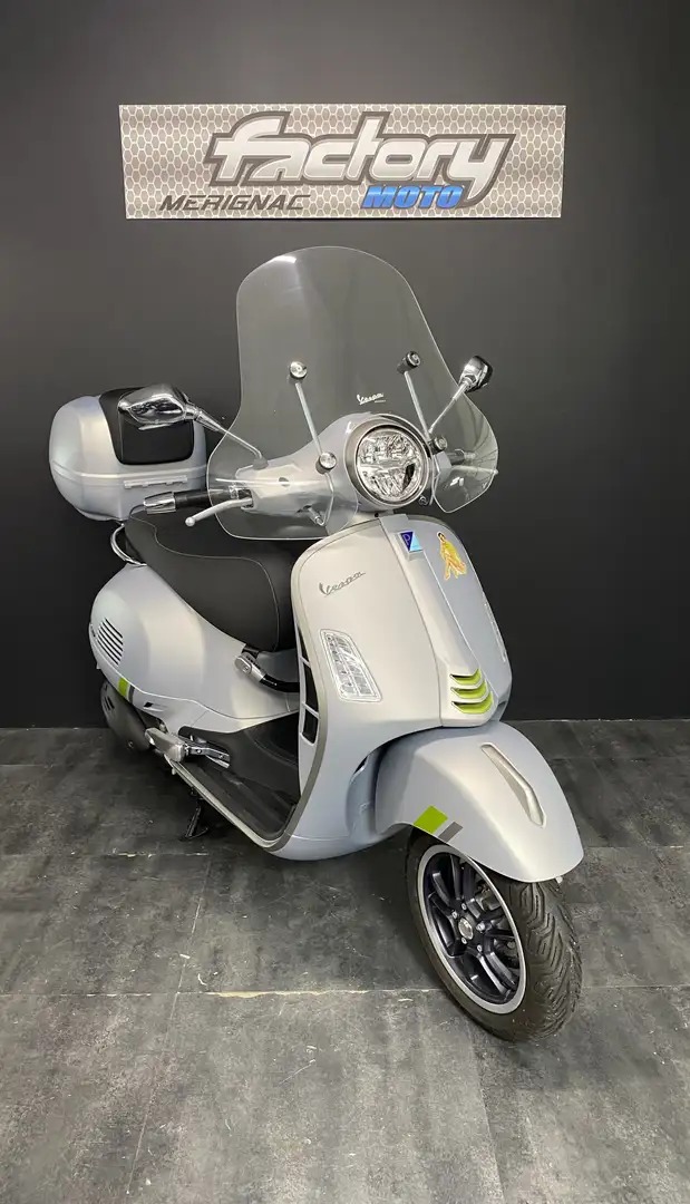 Vespa GTS 300 Gris - 2