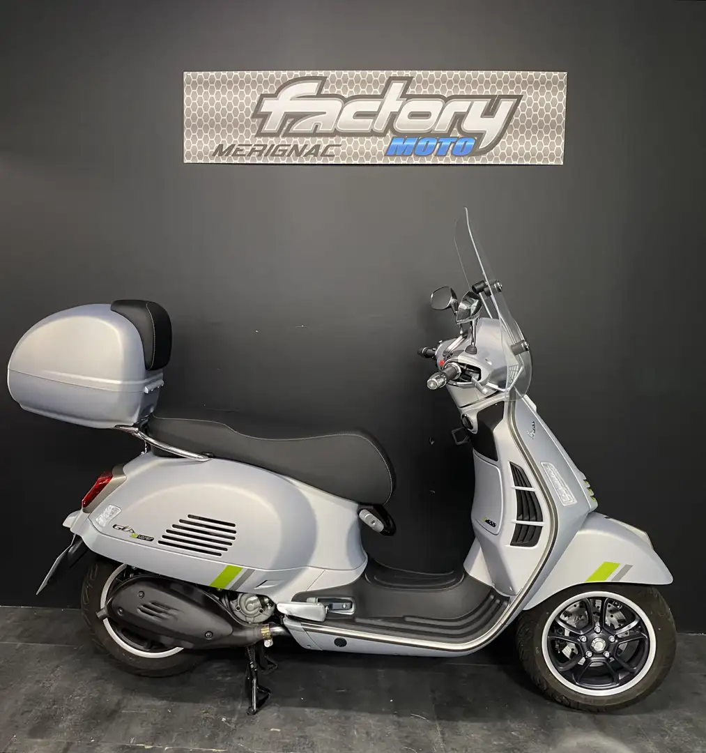 Vespa GTS 300 Gris - 1