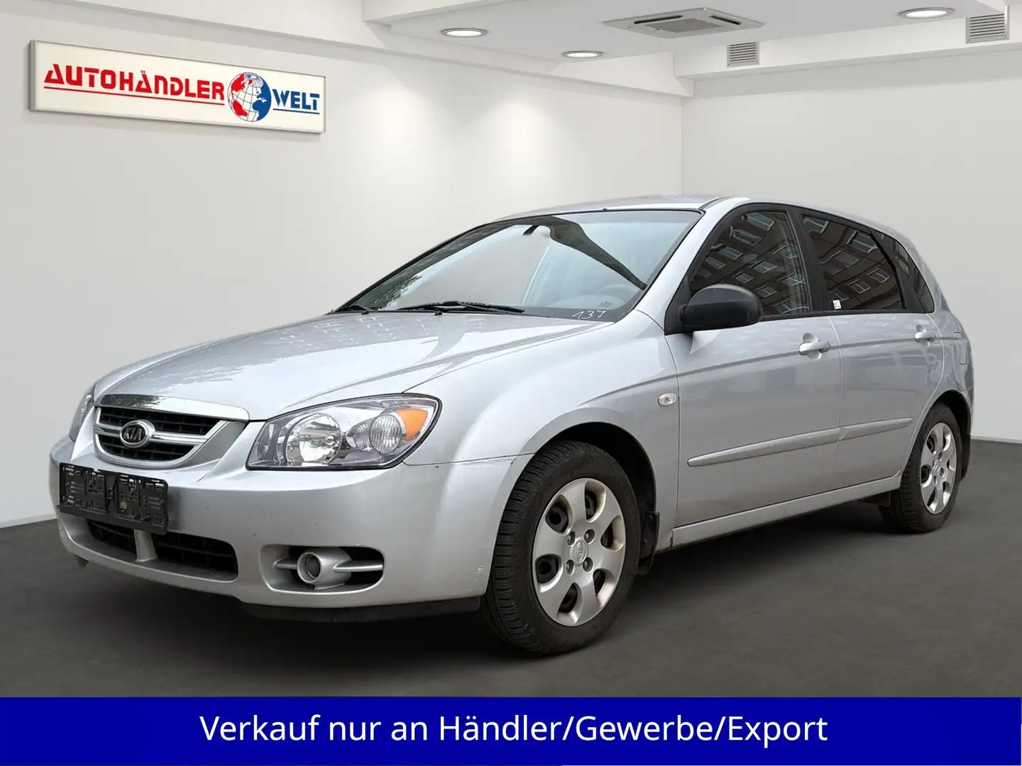 Kia Cerato 1.6i 5-trg. Klima AHK Silber - 1