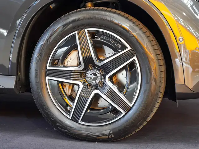 Mercedes-Benz GLC view 2