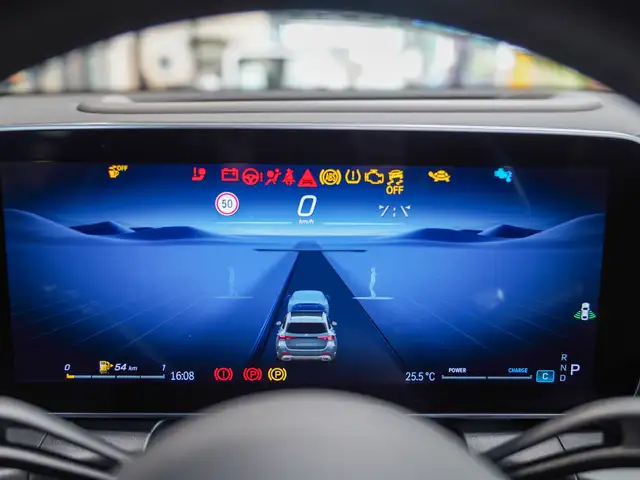 Mercedes-Benz GLC view 23