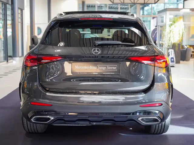 Mercedes-Benz GLC view 4