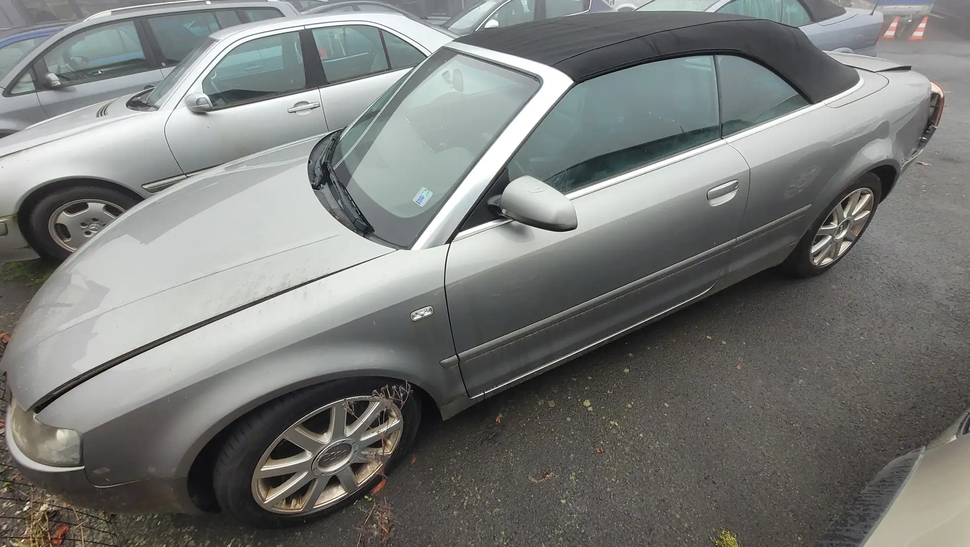 Audi A4 Cabriolet 2.5 TDI Grau - 2