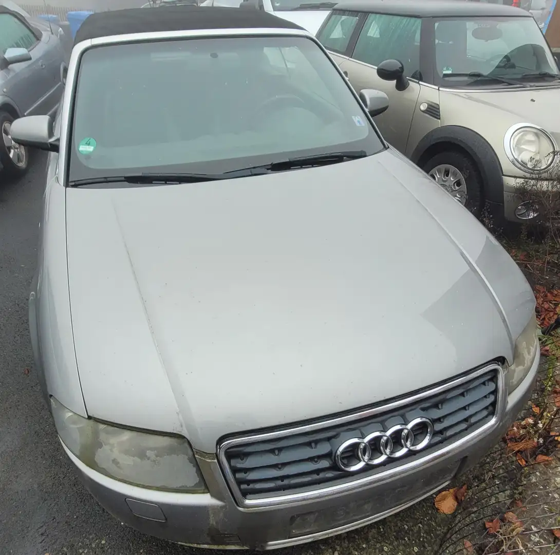 Audi A4 Cabriolet 2.5 TDI Grau - 1