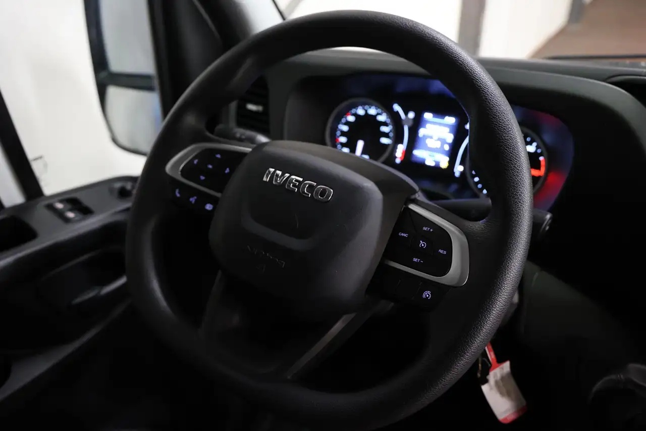 Iveco Daily 2022 — фото 14