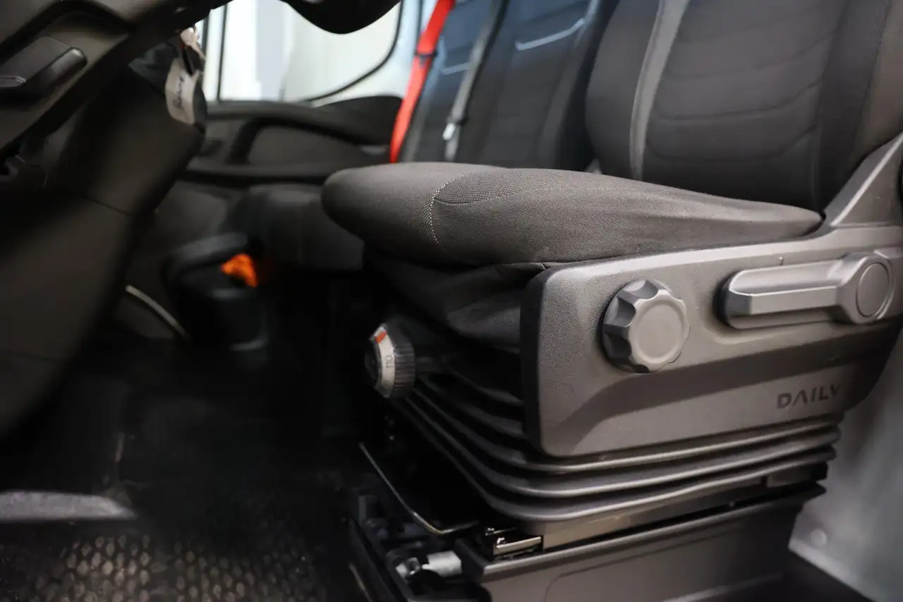 Iveco Daily 2022 — фото 16