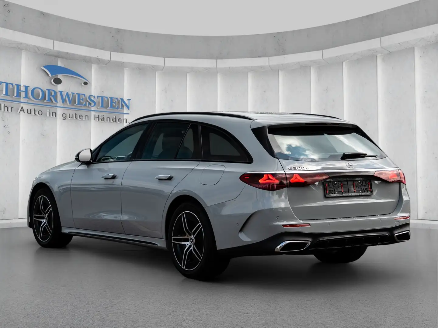 Mercedes-Benz E 300 E 300 e T AMG Line Night AIRMATIC SUPERSCREEN Grau - 2