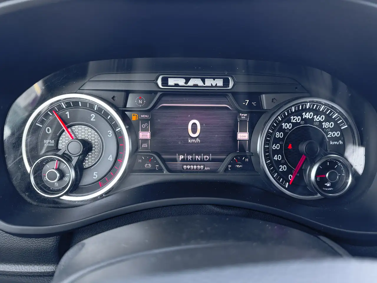 RAM 2500 снимка RAM 2500