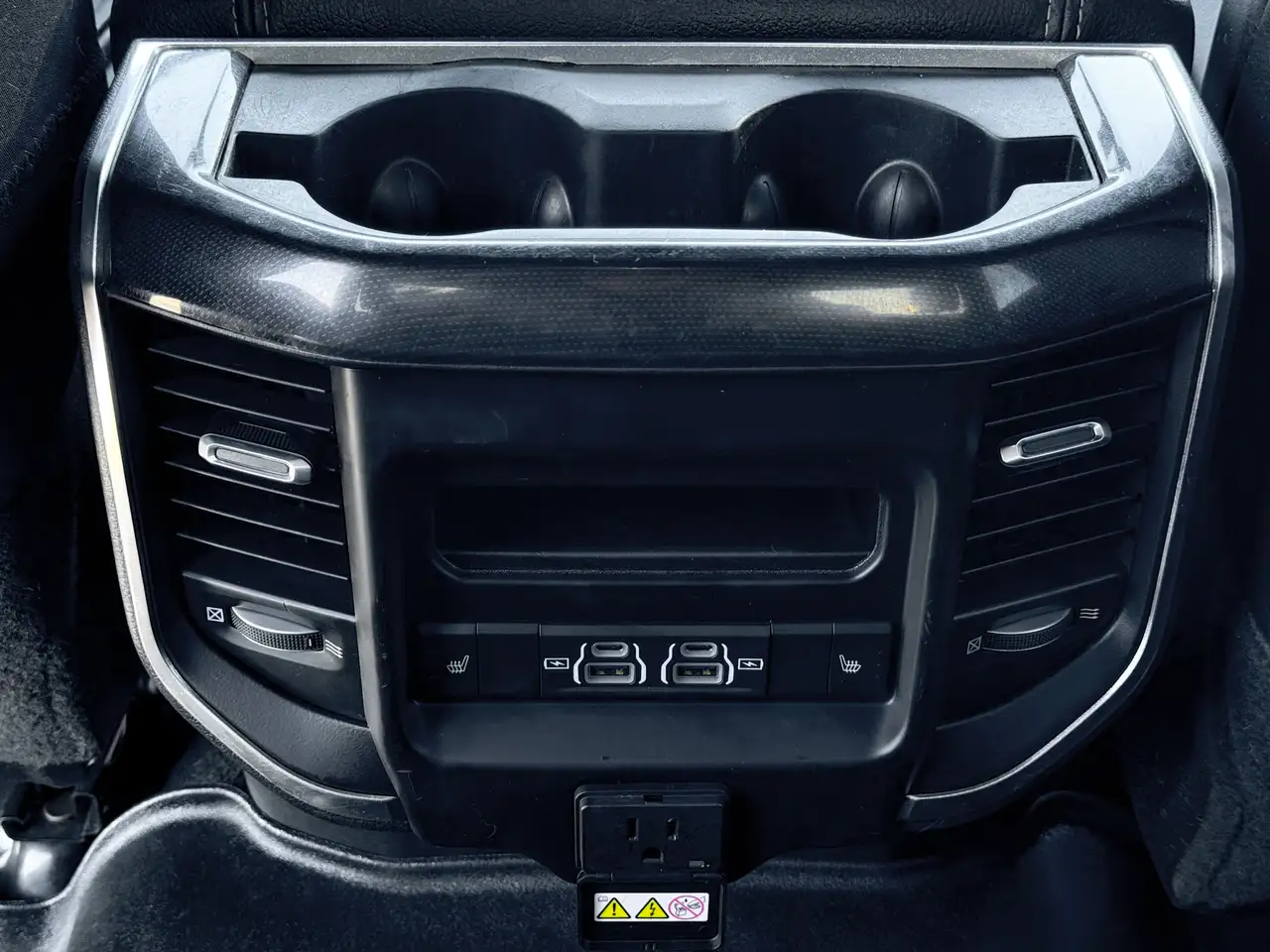 RAM 2500 снимка RAM 2500