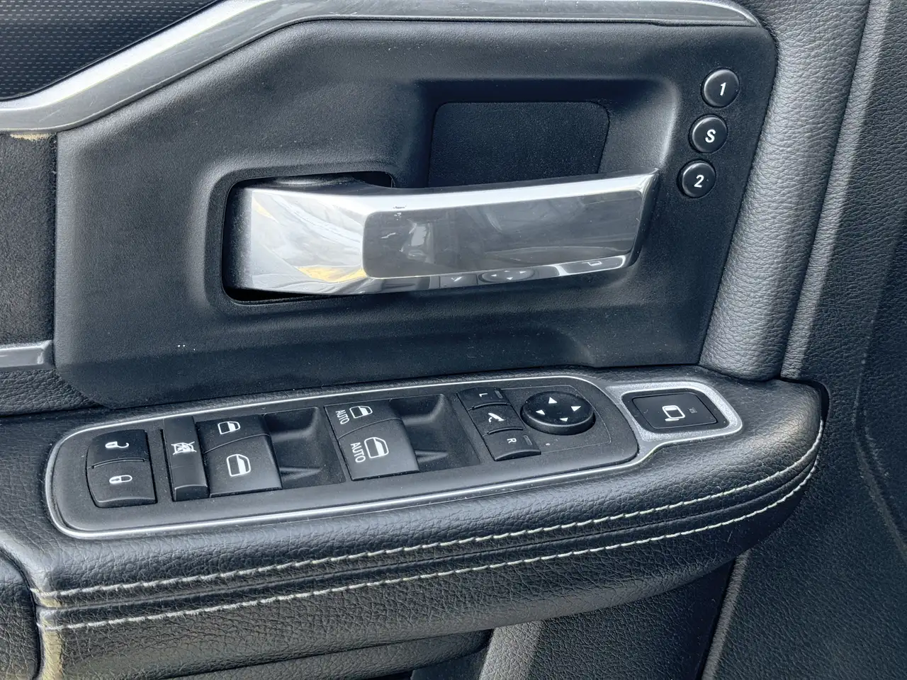 RAM 2500 снимка RAM 2500