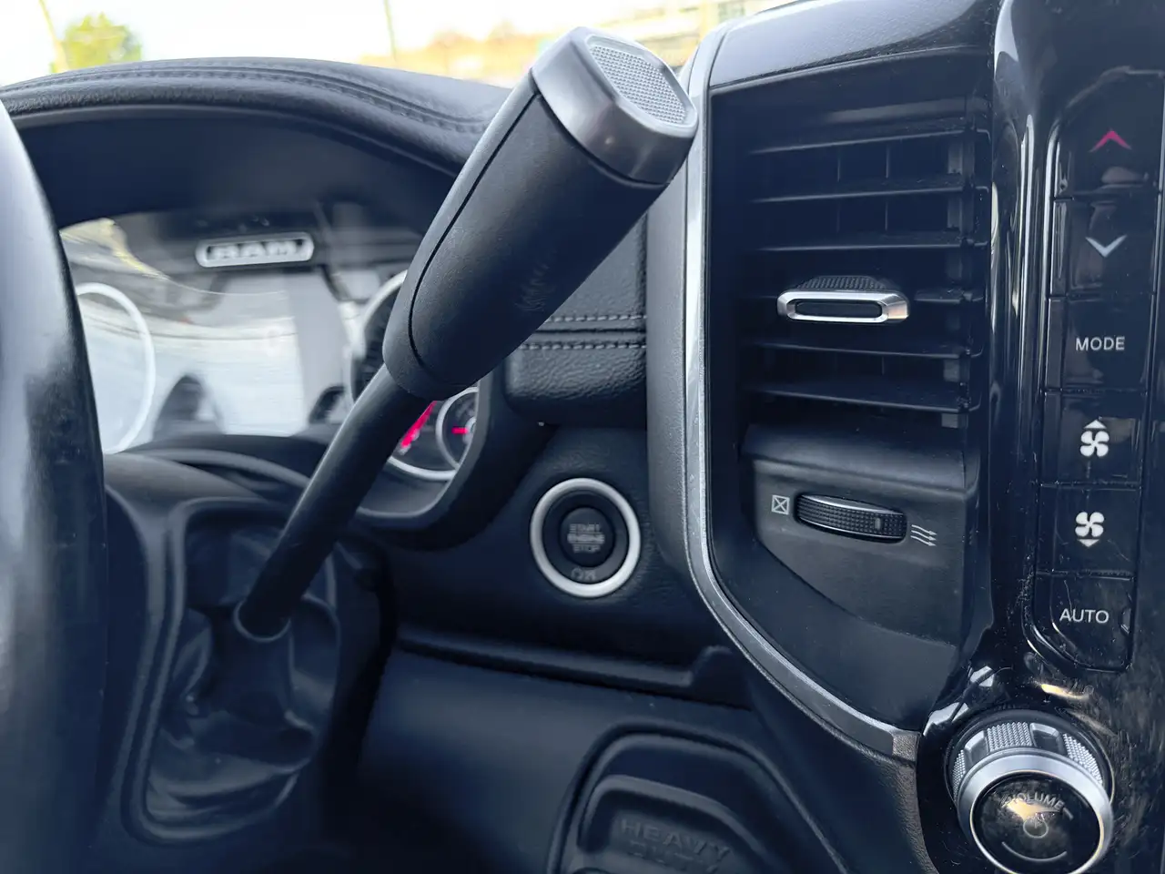 RAM 2500 снимка RAM 2500