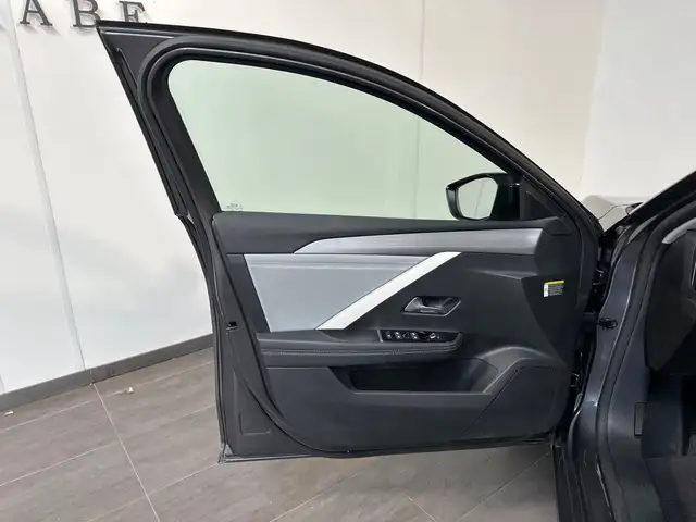 Opel Astra view 6