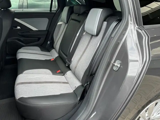 Opel Astra view 11