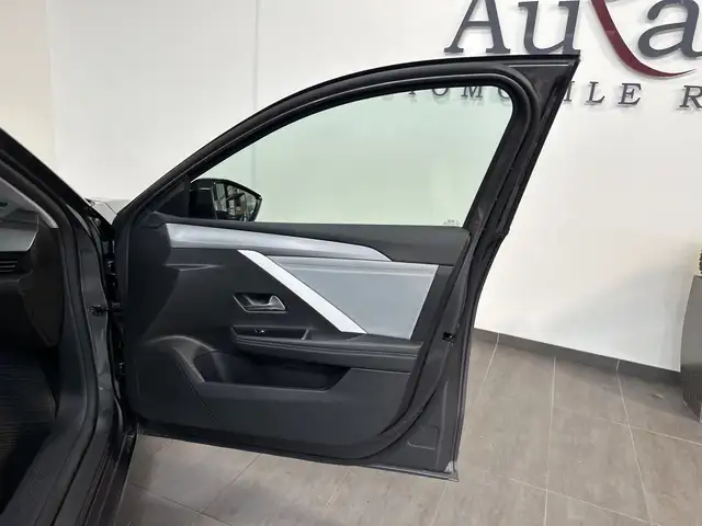 Opel Astra view 7